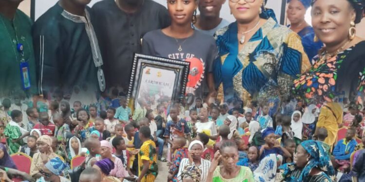 Ajayi Darasinmi Emerges One Day Chairman in IBSWLG, Receives Award and Cash Prize