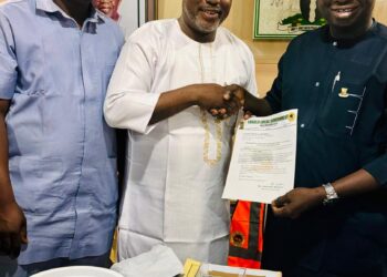 Lagelu Chairman, Hon. Mudashiru Kamorudeen Swears in Alade Gbenga as New LG Secretary