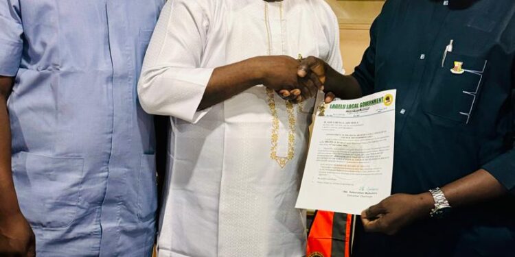 Lagelu Chairman, Hon. Mudashiru Kamorudeen Swears in Alade Gbenga as New LG Secretary