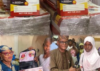 100 Days in Office : Akande Reward Students with Cash Award, Free Exercise Books in IBSWLG   …. Promise to buy WASSCE form for Students