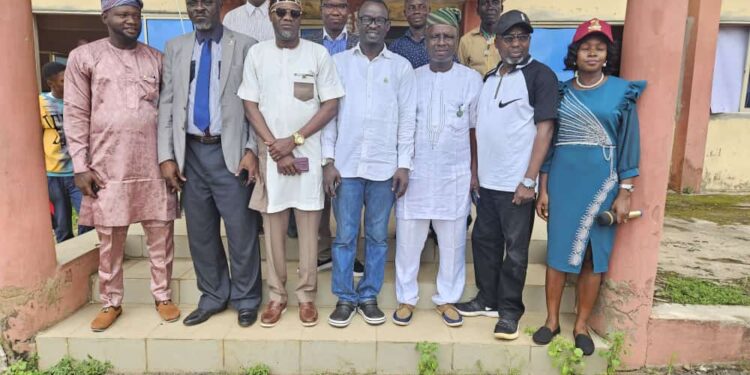 Egbeda LG Chairman, Hon. Sanda Sikiru Oyedele Lajue, Receives LGSPB Team for Retirement Benefits Distribution*
