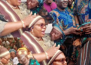 Bodija Market: Princess Abeo congratulates new Excos of Bodija market foodstuffs sellers