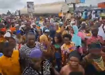 ONDO24: Agboola Ajayi welcomes 10,000 APC defectors to PDP in Ondo