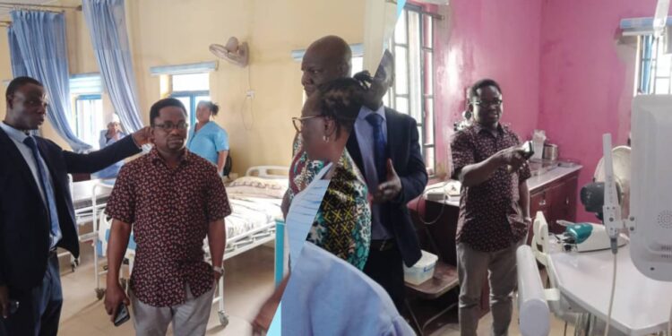 Inspection of General Hospital : Oyo lawmaker Babalola inspects General Hospital, Abiye Aremo, ibadan, Oyo State(PHOTOS)