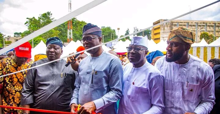 Makinde Commissions Newly-Built Local Govt House, Staff Training School