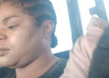 Breaking News:Nigerian Immigration Service Arrests Controversial Celebrity Bobrisky at Seme Border