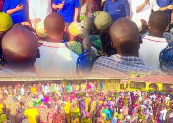 Ib’North: Hon. Lanre Sarumi Inspires Hope at PDP Local Meeting, Splashes N1.8 Million on Party Members