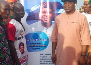 Ibadan North Council Chairman, Olufade Fulfills Promise, Lays Foundation for NULGE Building*