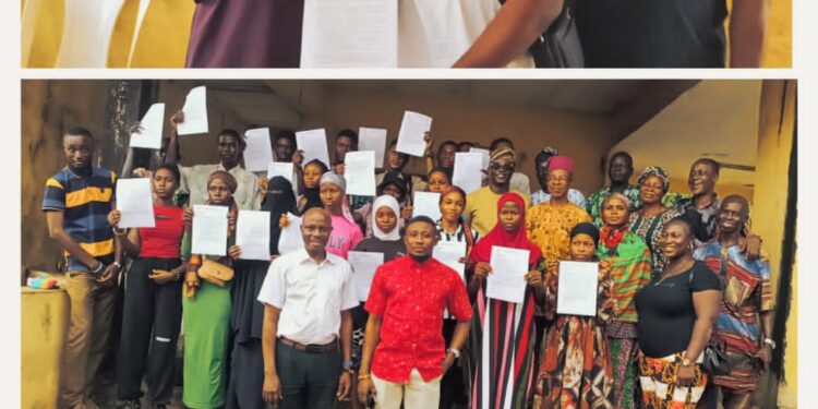 Hon. Kehinde Akande Gives Indigent Students Tertiary Institution Scholarship Award in Ibadan South West Local Government