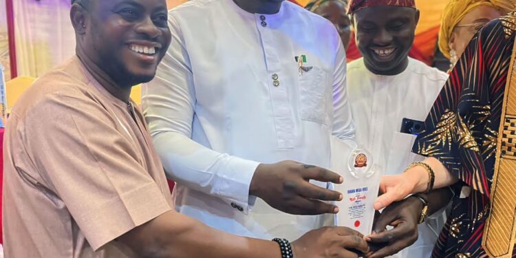 Akinyele LG Boss, Hon Akinwole Akinleye Bags the Prestigious MOST MEDIA FRIENDLY AWARD