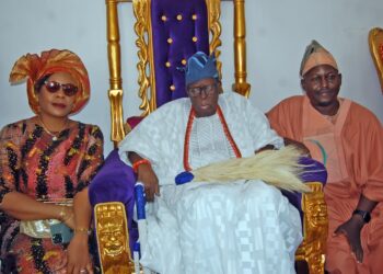 Dr. Obitade Sunday Obimakinde became the Mogaji of Ajala Eyanjobi yesterday at the Olubadan Palace. Ajala Eyanjobi also known as Alausa Compound, is located in Orayan.