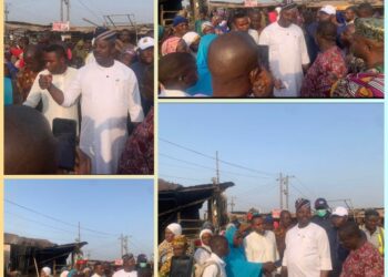 Akinyele Council Boss, Hon Akinwole Akinleye visits Oja Agbe market inferno scene, sympathizes with victims.