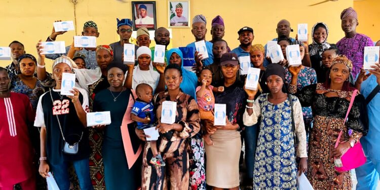 Ona Ara LG flags-off Distribution of Pos Machines with Soft Loans to Over 1,000 Residents*