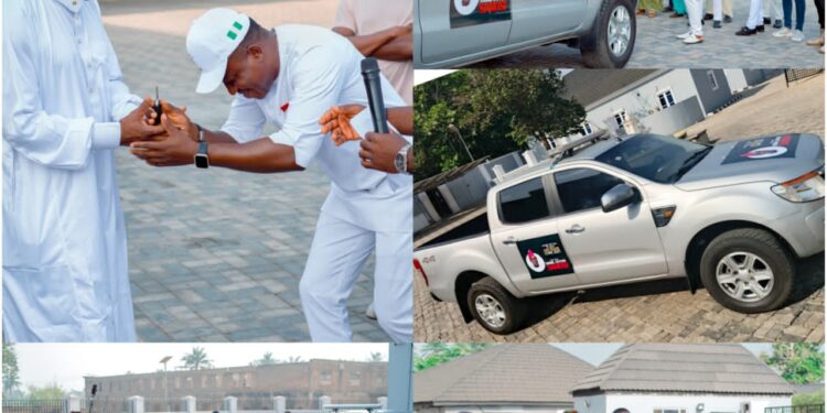 2027: Oyo Non-Indigene Group Donates Ford Pickup Truck to Support Jubril Dotun Sanusi’s Gubernatorial Ambition