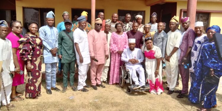 Lagelu Chairman, Hon. Mudashiru Kamorudeen Swears In New Supervisory Councilors, Special Assistants