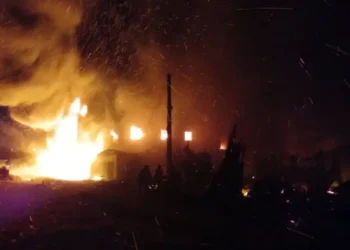 BREAKING: Fire Razes Agodi Gate Spare Parts Market in Ibadan