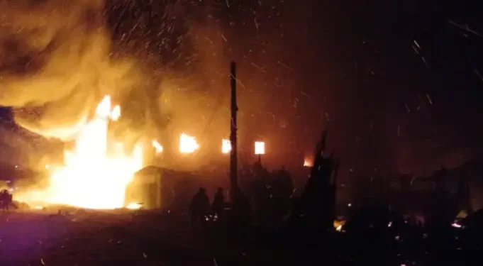 BREAKING: Fire Razes Agodi Gate Spare Parts Market in Ibadan