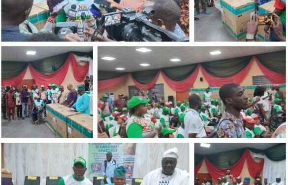 Breaking: Oyo Rep, Agboworin Shines As he Empowers Oyo disabilities   …Agboworin is the first lawmaker to organize empowerment for people with disabilities— Beneficiary