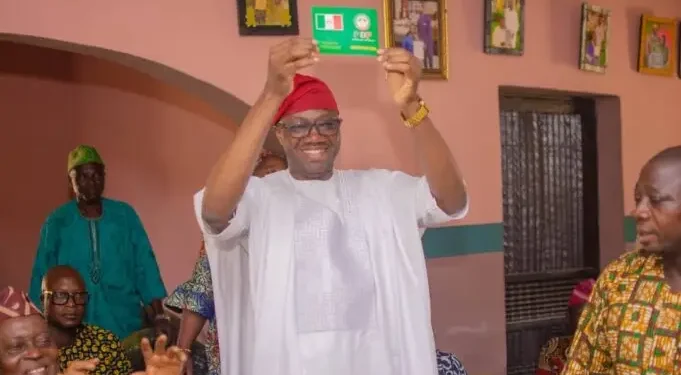 Just In: Amofin Beulah Joins PDP, Donates N2millon, 200 Bags of Rice to Itesiwaju LG