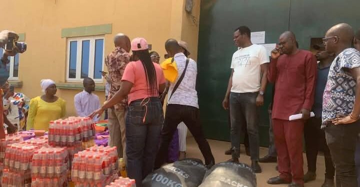 PHOTOS: Dr. Oriyomi Hamzat Visits Agodi Correctional Center with Gifts