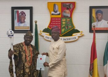 JUST IN: Makinde Presents Staff, Certificate Of Office To 46th Alaafin-elect, Prince Owoade*