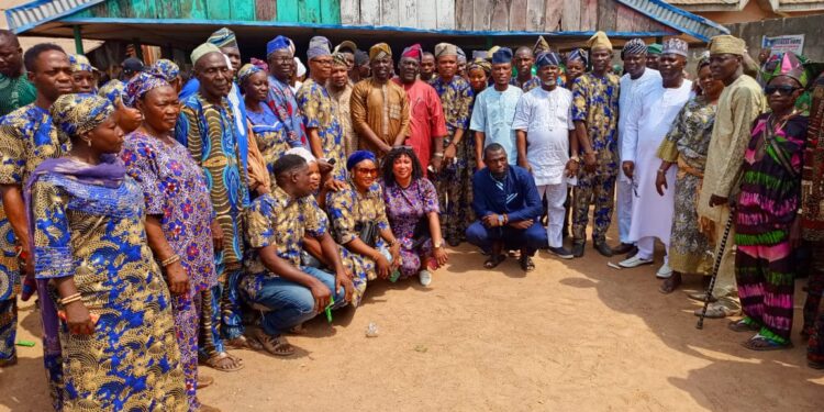 PDP Rips LP Apart in Oluyole LG As Olatunji Receives Defectors Into Party