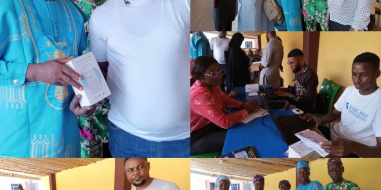 Again, Dr. Temitope GLORIOUS Distributes Free POS Machines to Ona Ara Citizens in Second Batch   …complies with Gov. Makinde’s Aso Oke Directive