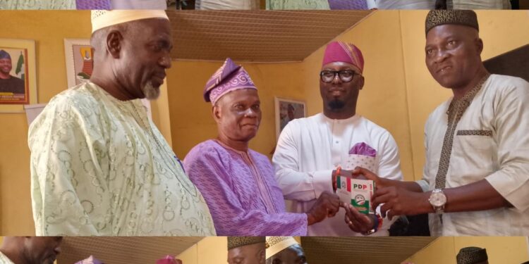 Breaking: Oyo PDP Strengthened as Party Receives Oloye Ogunsola into folds (PHOTOS)