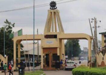 Oyo govt rescues 10 Ibadan Poly students after inhaling poisonous gas