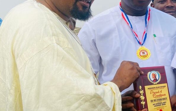 Akinyele Council boss, Hon Akinwole Akinleye bags Exemplary Leader 2025 Award of Excellence*.