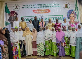 Presidential Aide, Hon. Khadijat Omotayo Kareem, Meets with Oyo Commissioner, Adegoke as Governor Makinde Receives Exemplary Leadership Award.