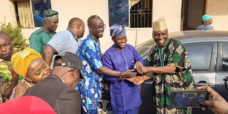 Hon. Sanda hands over the official car to the leader of the Egbeda Legislative Arm