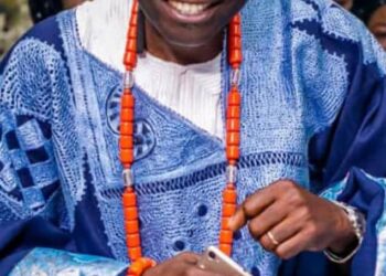 Lagelu Chairman, Hon. Kamorudeen, Felicitates Ex-Council Secretary, Chief Latinwo, on His Birthday