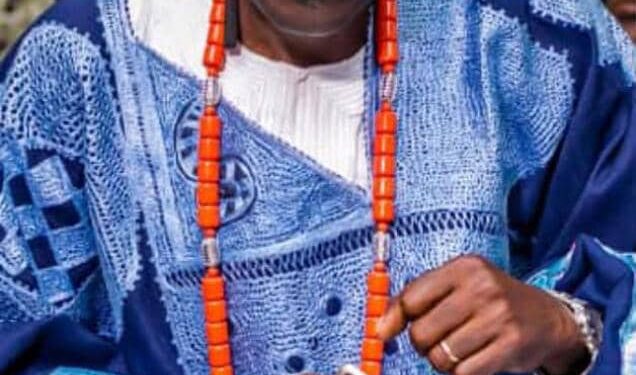 Lagelu Chairman, Hon. Kamorudeen, Felicitates Ex-Council Secretary, Chief Latinwo, on His Birthday