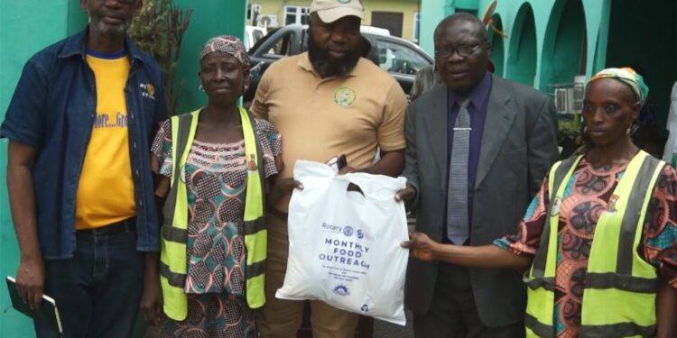 Oyo Commissioner, Mogbonjubola Commends George Aid Foundation’s Kind Gesture to Street Sweepers