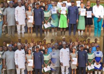 Education for All: Hon Akande Distributes 100 UTME Forms to Deserving Students in IBSWLG