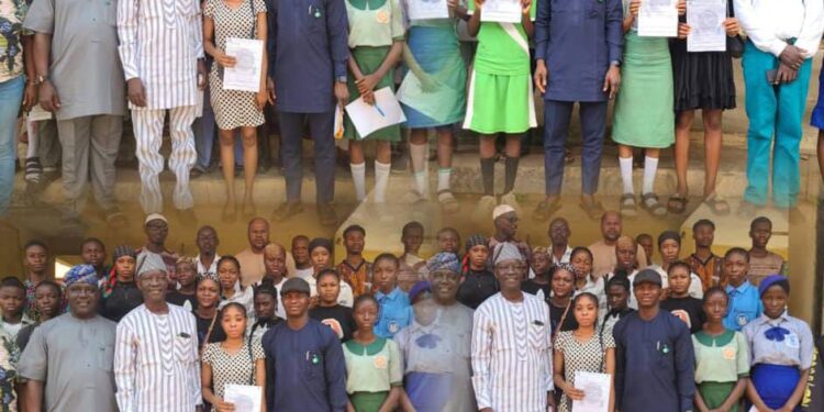 Education for All: Hon Akande Distributes 100 UTME Forms to Deserving Students in IBSWLG