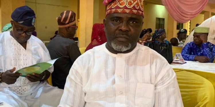 Hon. Abiodun Baruwa Gifts Cash and Food Items to Party Faithful in Ibadan South West Local Government