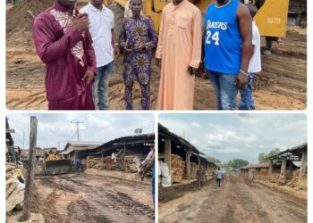 Ayedaade Plank Operators Shower Praises As Akeem Olatunji Grades Market Roads