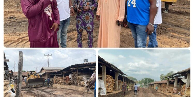 Ayedaade Plank Operators Shower Praises As Akeem Olatunji Grades Market Roads