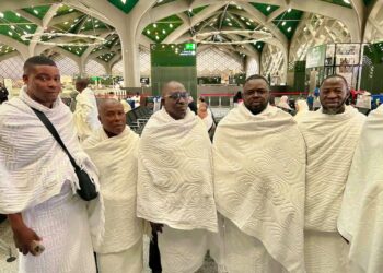 Afonja performs umrah in Makkah, donates N1m to Oja’gbo central mosque for Ihtikaf