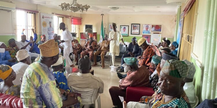 Eid-el Fitr: Excitement As Akeem Olatunji Gifts Oluyole LG, Ward PDP Stakeholders Food Items, Cash