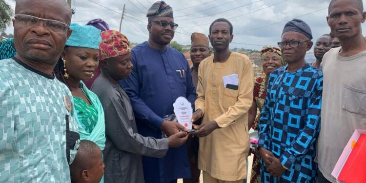 Akinyele Council Chairman, Hon Akinwole Akinleye Honored with Prestigious Award