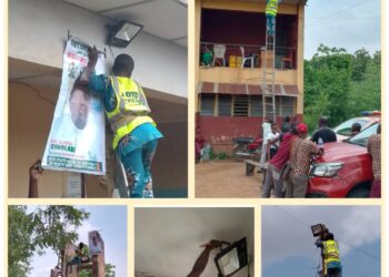 Photonews: Oyo Lawmaker Olusola Owolabi Lights Up Agugu Police Station, Amotekun Office with Solar Lights*