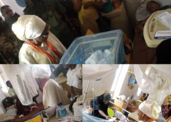 Easter Cheer: Alaafin of Oyo’s Wife Brings Joy to Patients with Cash Gifts As She Visits State Hospital Oyo (PHOTOS)