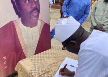 Arapaja Pays Condolence Visit To Late Adeojo’s Family