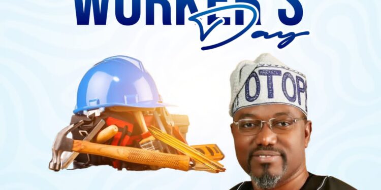 A Visit from a True Son: Dr. OTOPE Receives Rosy Welcome as he Visits Ona-Ara PDP Ward 8, Reaffirms Commitment to Party and Pledges Support