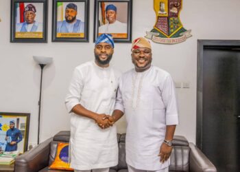 Oyo Speaker, Ogundoyin Leads PDP Lawmakers to Senatorial Meeting in Igboora, Calls for Unity