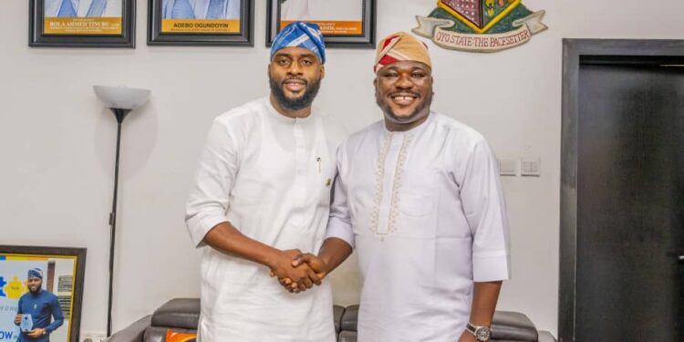 Oyo Speaker, Ogundoyin Leads PDP Lawmakers to Senatorial Meeting in Igboora, Calls for Unity