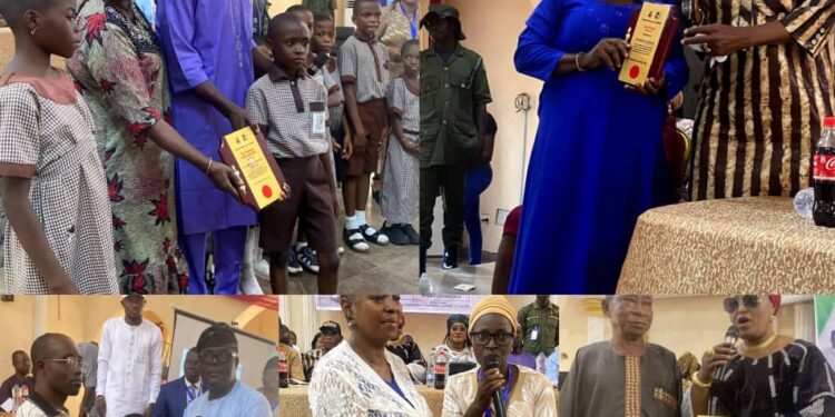 Akande Honours Best Pupil, Community, School, Market, and Staff in Ibadan South West LG